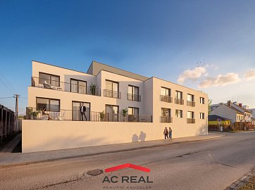 dům - západ slunce