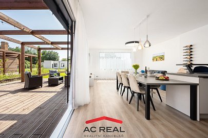 Prodej rodinné domy, 131 m² - Strachotín